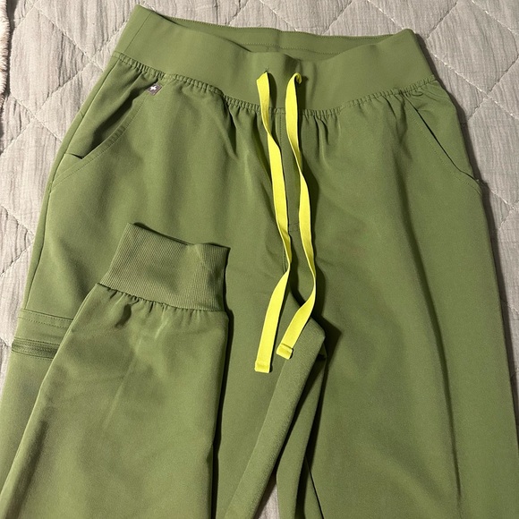 FIGS Fern Joggers - Picture 4 of 4